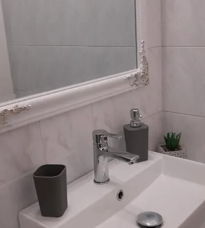 Flora & Apartman Náusza