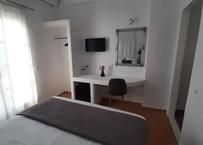 Flora & Апартаменты Науса