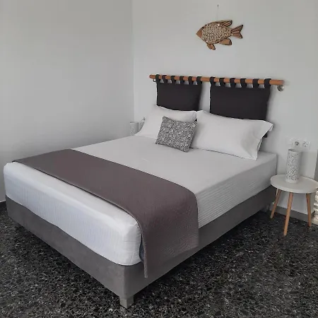 Flora Rooms&apartments * Naousa (Paros)