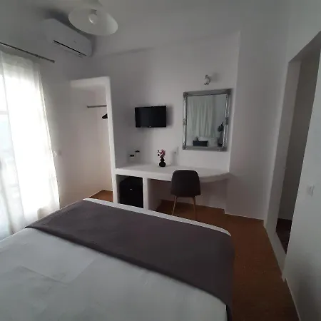 Flora & Apartamento Naousa