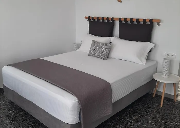 Flora Rooms&apartments * Naousa (Paros)