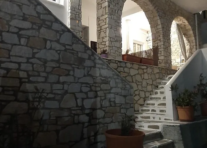 Flora Rooms&apartments Naousa (Paros)