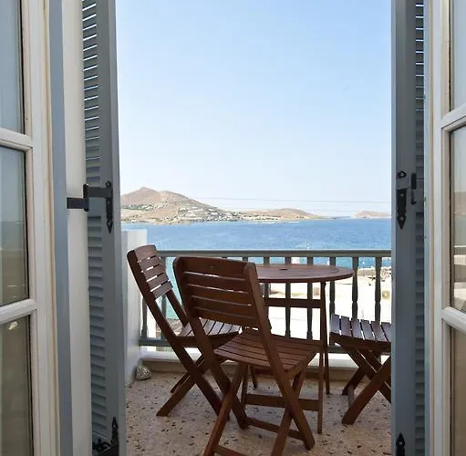Flora Rooms&apartments Naousa (Paros)