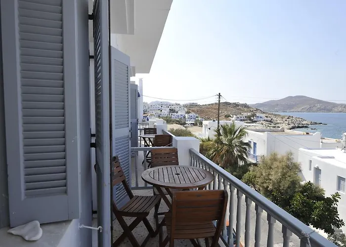 Flora Rooms&apartments Naousa (Paros)